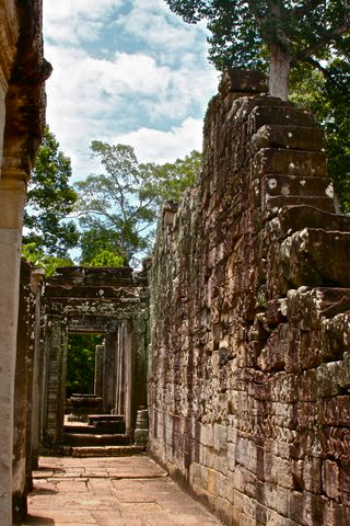 angkor_wat_ruins_siem_reap_cambodia