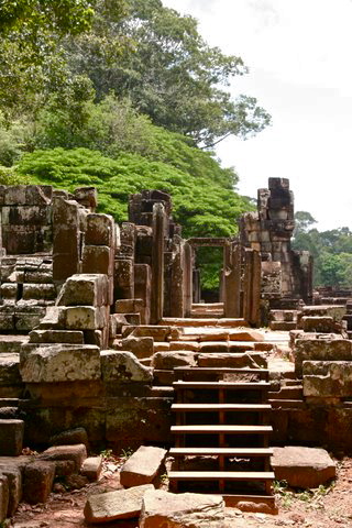 angkor_wat_ruins_siem_reap_cambodia