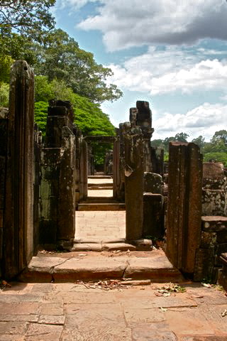 angkor_wat_ruins_siem_reap_cambodia