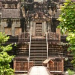 angkor_wat_under_construction_siem_reap_cambodia