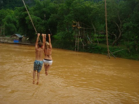 kitty_charlie_swing_vang_vieng_laos