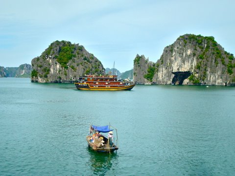 halong_bay_vietnam