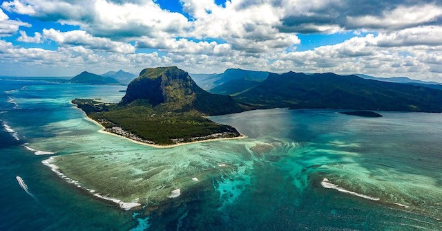 Mauritius Underwater Waterfall