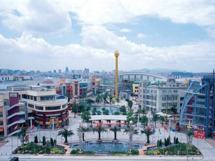 The Top 10 Largest Malls in the World | The Traveller World Guide